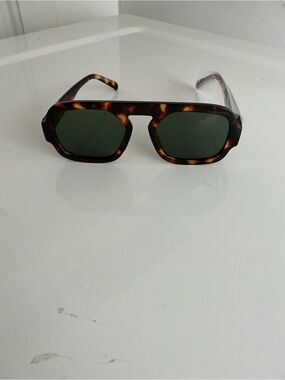 Men's Tortoiseshell Sunglasses with Green Lenses